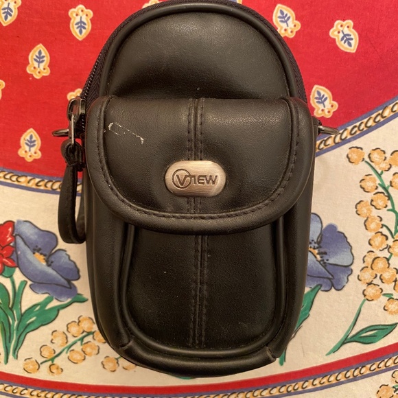 View I Y2K I Black Point & Shoot Camera Bag - Picture 3 of 16